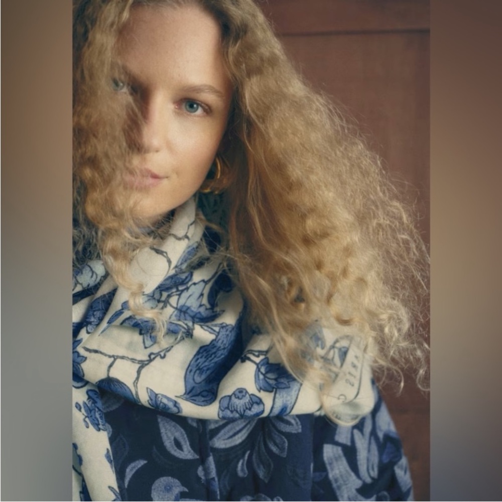 PIO SCARVE- SÉZANE X ANTOINETTE POISSON- Bird Print in Blue. - Picture 2 of 7